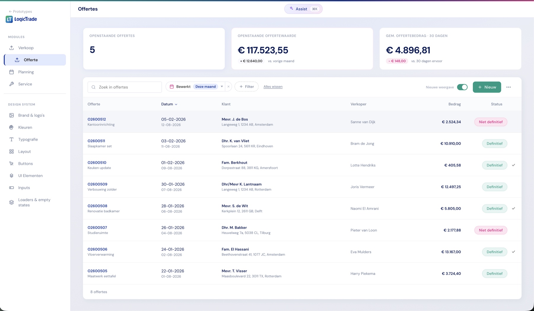Offerte-module: KPI-kaarten met openstaande offertes, zoekbalk met filters en een tabel met offertes, klanten, bedragen en statuspills